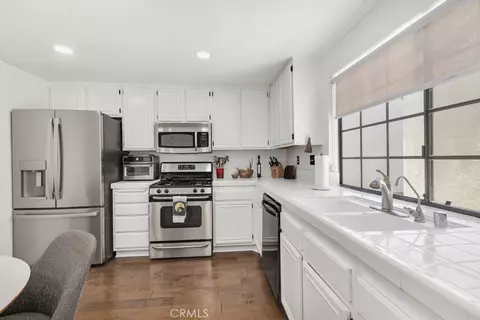 Kitchen - 807 Links View Dr, Simi Valley, CA 93065 photo 2 of 3