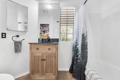 Bath - 807 Links View Dr, Simi Valley, CA 93065 photo 2 of 3