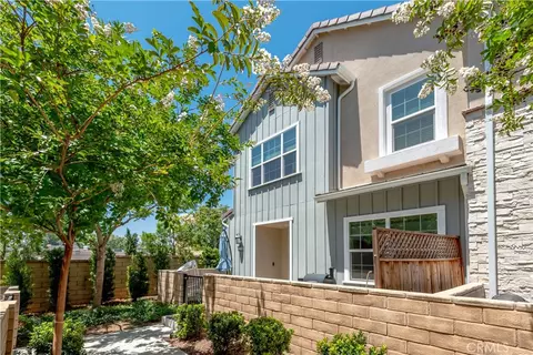 22964 Harvest Ml, Saugus, CA 91350