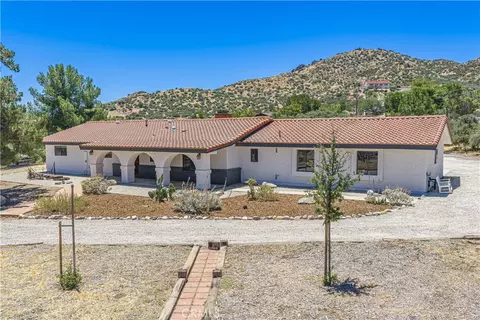 11820 Darling Rd, Agua Dulce, CA 91390