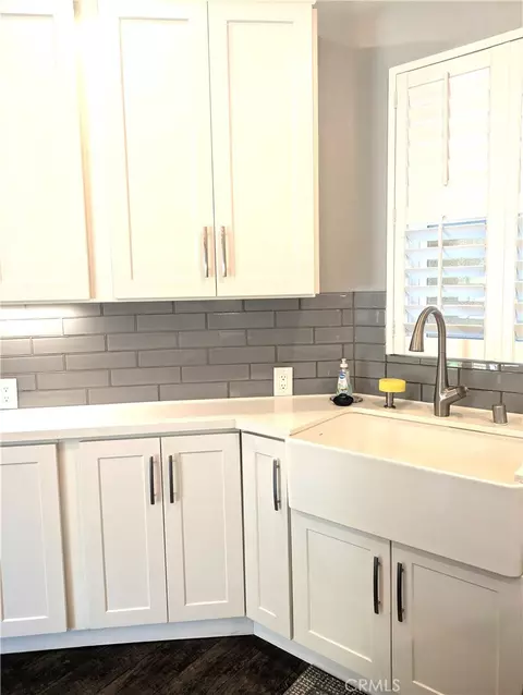 Kitchen - 550 Lorabel Way #C, Simi Valley, CA 93065 photo 3 of 5