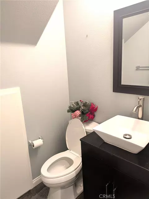 Bath - 550 Lorabel Way #C, Simi Valley, CA 93065 photo 1 of 6