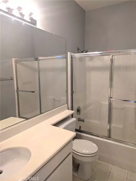 Bath - 550 Lorabel Way #C, Simi Valley, CA 93065 photo 2 of 6