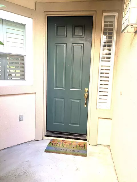 Entry Way - 550 Lorabel Way #C, Simi Valley, CA 93065 photo 1 of 6