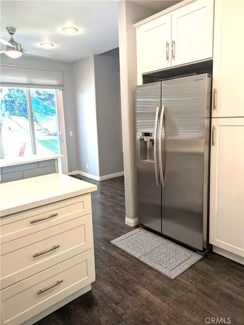 Kitchen - 550 Lorabel Way #C, Simi Valley, CA 93065 photo 4 of 5