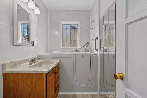 Bath - 14609 S Cahita Ave, Compton, CA 90220 photo 2 of 2