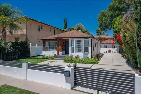 5143 Newcastle Ave, Encino, CA 91316