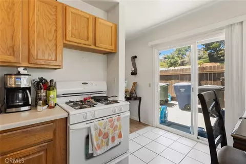 Kitchen - 784 Hillcrest Dr, Camarillo, CA 93012 photo 2 of 2
