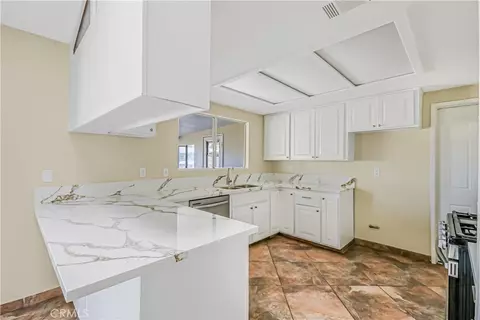 Kitchen - 11694 Pepper St, Hesperia, CA 92345 photo 4 of 4