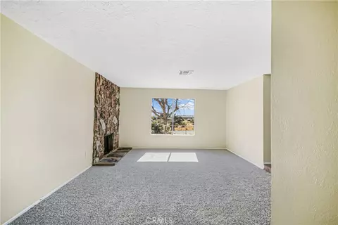Living - 11694 Pepper St, Hesperia, CA 92345 photo 6 of 10