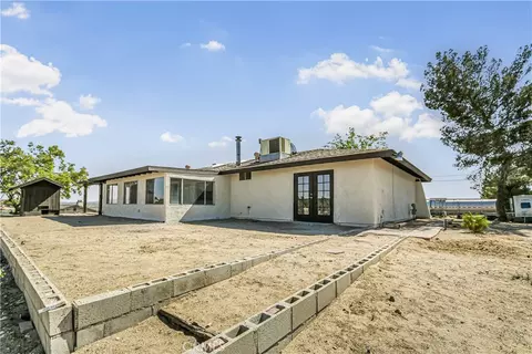 Exterior - 11694 Pepper St, Hesperia, CA 92345 photo 6 of 12