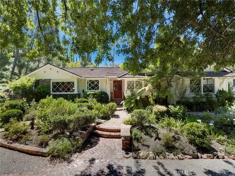 4978 Natoma Ave, Woodland Hills, CA 91364