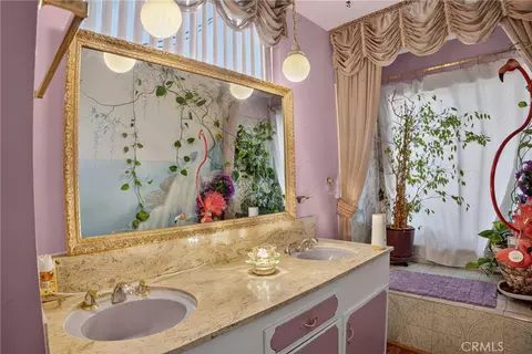 Bath - 16042 Kittridge, Van Nuys, CA 91406 photo 1 of 1