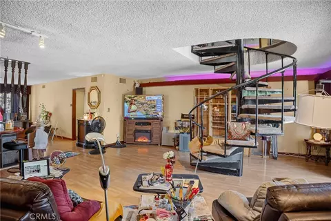 Living - 16042 Kittridge, Van Nuys, CA 91406 photo 2 of 3