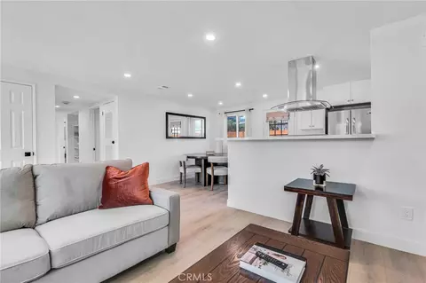651 E Hillcrest Dr, Thousand Oaks, CA 91360