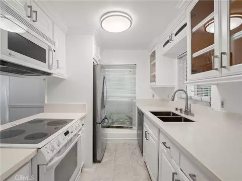 18411 Hatteras St #138, Tarzana, CA 91356