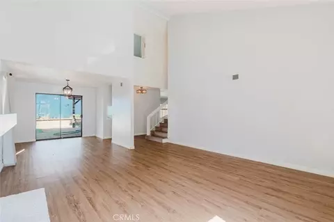 Living - 1063 Corbett Ln, Simi Valley, CA 93065 photo 4 of 10