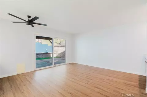 Living - 1063 Corbett Ln, Simi Valley, CA 93065 photo 6 of 10