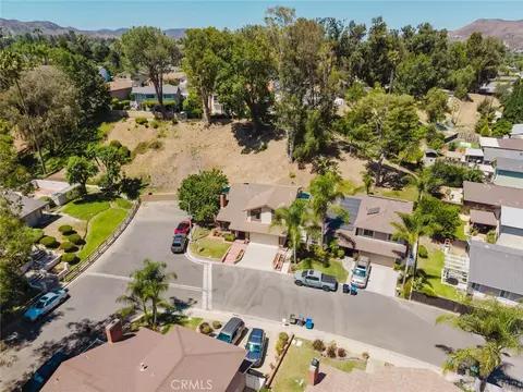 View/Area - 1063 Corbett Ln, Simi Valley, CA 93065 photo 3 of 6