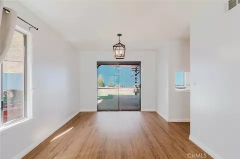 Living - 1063 Corbett Ln, Simi Valley, CA 93065 photo 8 of 10