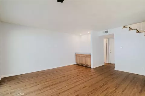Living - 1063 Corbett Ln, Simi Valley, CA 93065 photo 5 of 10