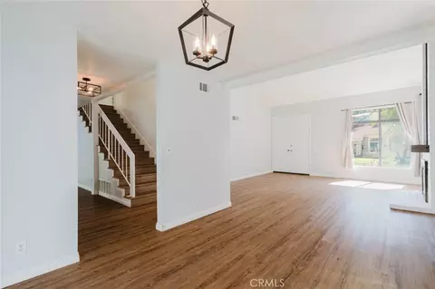 Living - 1063 Corbett Ln, Simi Valley, CA 93065 photo 9 of 10
