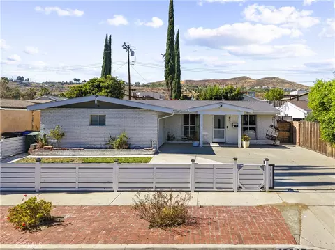 19347 Four Oaks St, Canyon Country, CA 91351