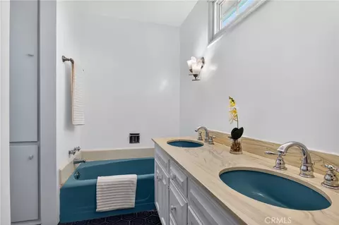 Bath - 10538 Ormond, Sunland, CA 91040 photo 2 of 5