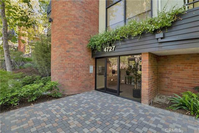 4727 Park Encino Ln, Encino, CA 91436