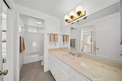 Bath - 1277 Devon, Ventura, CA 93001 photo 2 of 4
