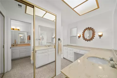 Bath - 1277 Devon, Ventura, CA 93001 photo 3 of 4