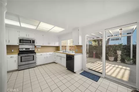 Kitchen - 1277 Devon, Ventura, CA 93001 photo 2 of 2