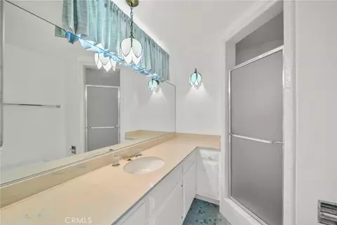 Bath - 1277 Devon, Ventura, CA 93001 photo 1 of 4