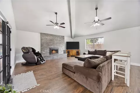 Living - 10906 Dee Dee Ave, Bakersfield, CA 93312 photo 3 of 5