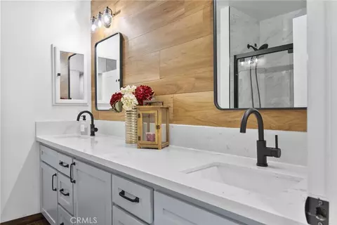 Bath - 10906 Dee Dee Ave, Bakersfield, CA 93312 photo 4 of 5