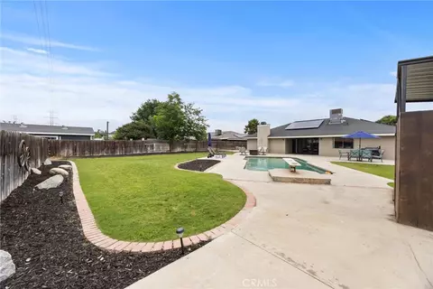 Exterior - 10906 Dee Dee Ave, Bakersfield, CA 93312 photo 10 of 15