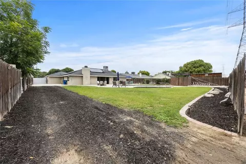 Exterior - 10906 Dee Dee Ave, Bakersfield, CA 93312 photo 11 of 15