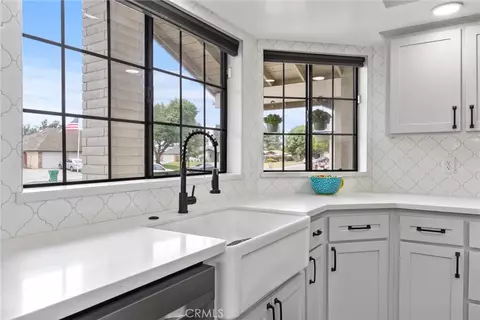 Kitchen - 10906 Dee Dee Ave, Bakersfield, CA 93312 photo 5 of 6