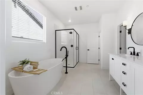 Bath - 212 Artina, Tehachapi, CA 93561 photo 2 of 3