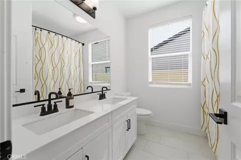 Bath - 212 Artina, Tehachapi, CA 93561 photo 1 of 3