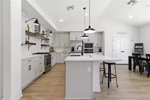 Kitchen - 212 Artina, Tehachapi, CA 93561 photo 1 of 2