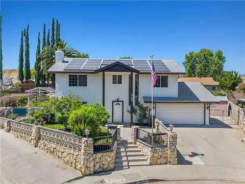 28020 Newbird Dr, Saugus, CA 91350