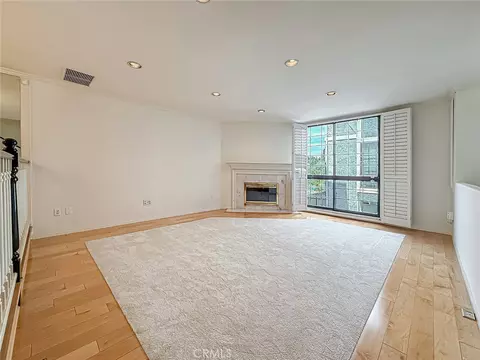 18100 Burbank Blvd #24, Tarzana, CA 91356