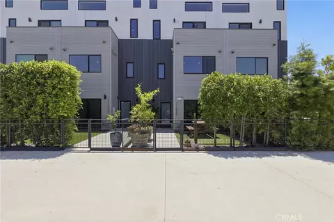 11324 Victory Blvd, North Hollywood, CA 91606