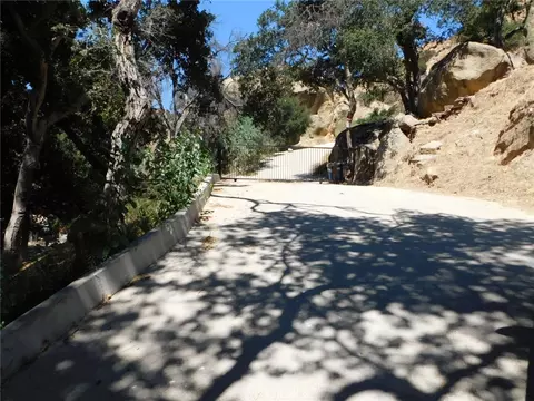 476 Box Canyon Rd, West Hills, CA 91304
