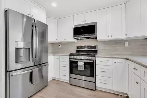 Kitchen - 792 Wind Willow Way, Simi Valley, CA 93065 photo 2 of 3