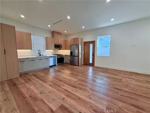 Living - 6900 Corbin Ave, Reseda, CA 91335 photo 3 of 5