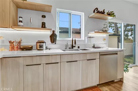 Kitchen - 6900 Corbin Ave, Reseda, CA 91335 photo 4 of 8