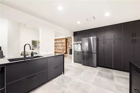 Kitchen - 1464 Bedford, Camarillo, CA 93010 photo 5 of 7