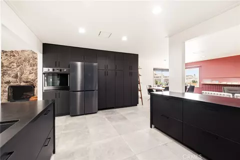 Kitchen - 1464 Bedford, Camarillo, CA 93010 photo 4 of 7